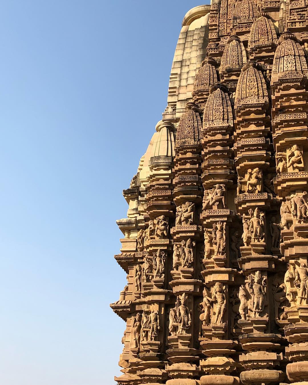 Сексуальные статуи фото на Храме в Индии